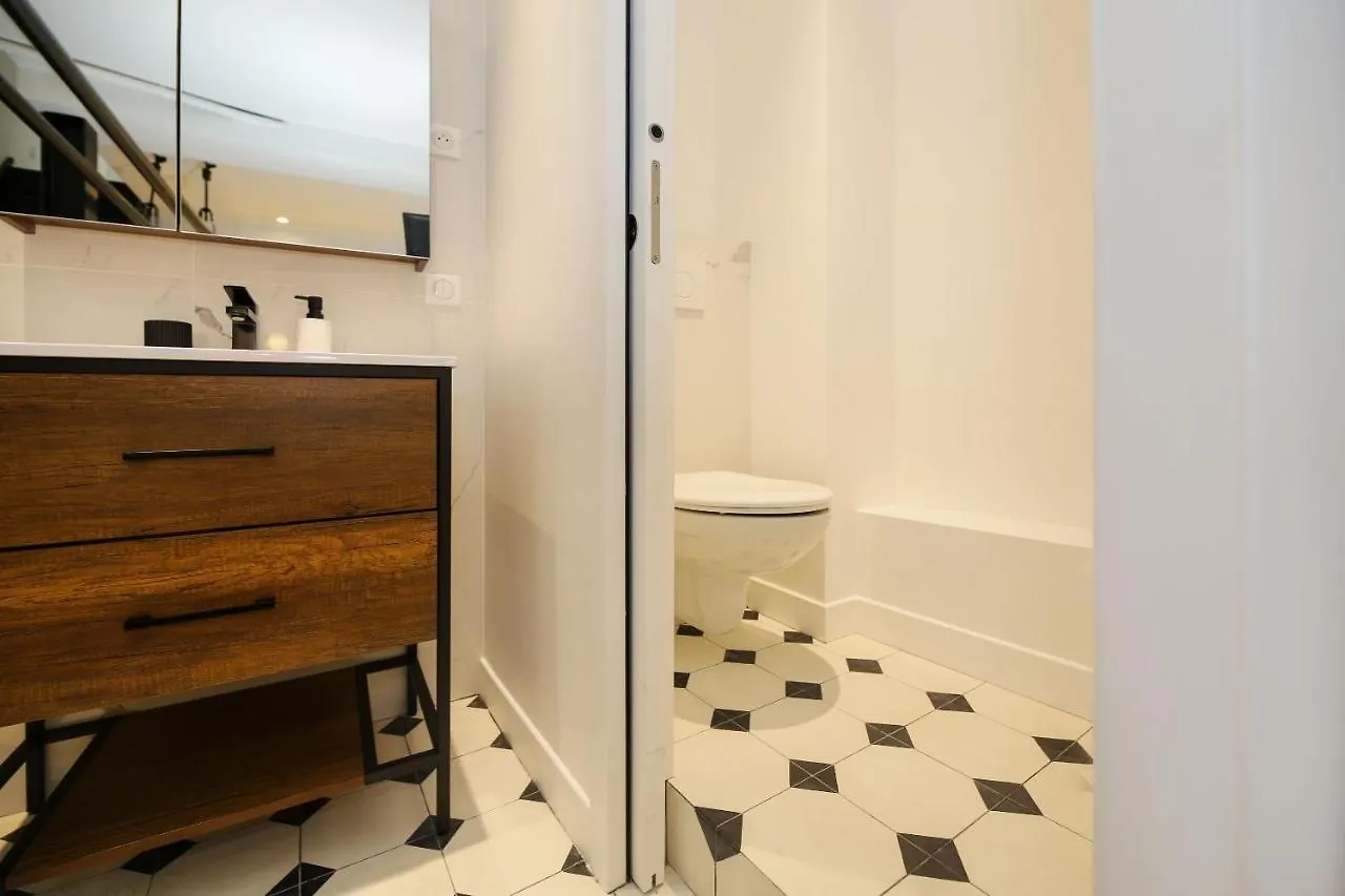 Appartement Proche Des Celebres Puces De Paris 4P 0*,