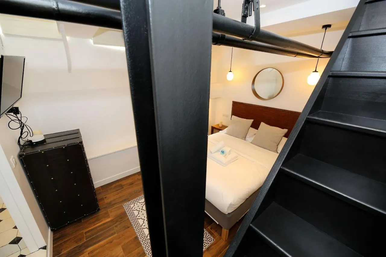 Appartement Proche Des Celebres Puces De Paris 4P