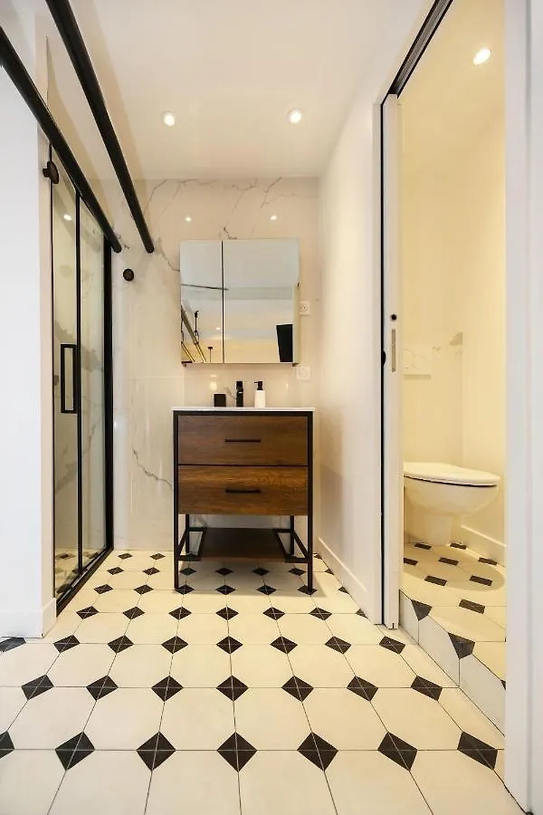 Appartement Proche Des Celebres Puces De Paris 4P 0*,