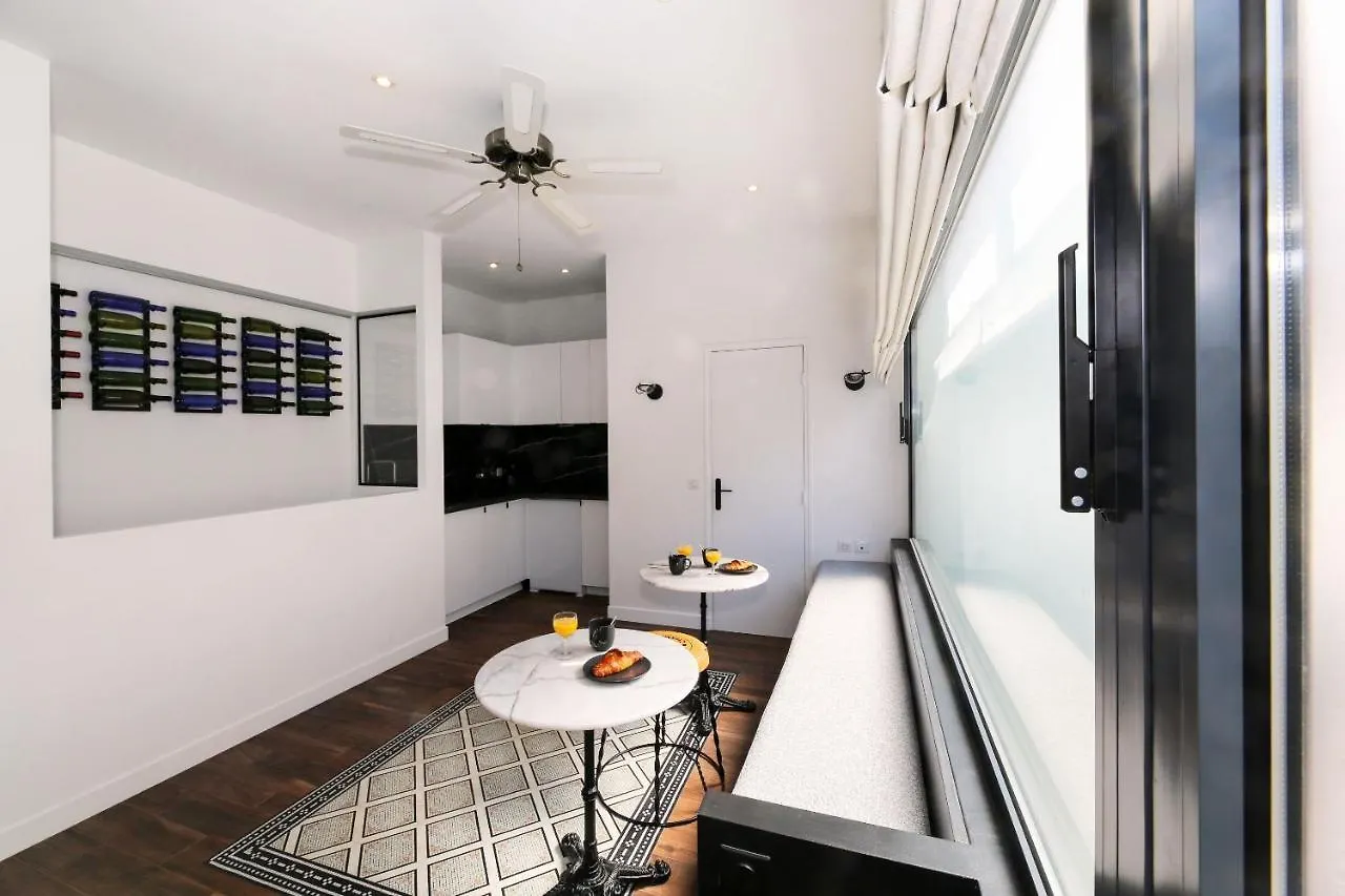 Appartement Proche Des Celebres Puces De Paris 4P